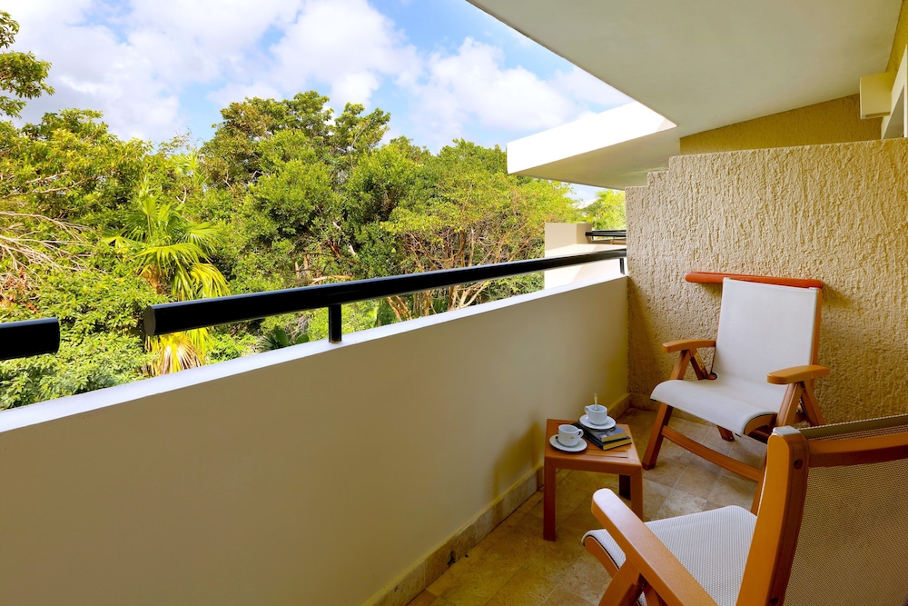 Grand Palladium Select White Sand Resort & Spa All Inclusive