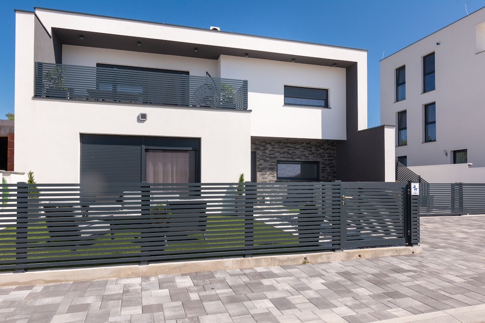 Apartment Beric — 4-Star Luxury Hotel in Vir, Croatia
