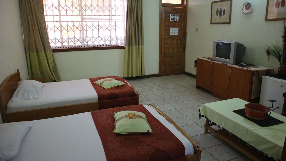De Mod Hotel — Kasoa — photo 3