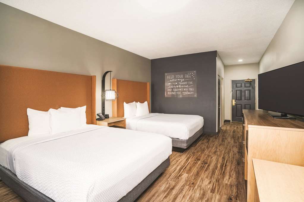 La Quinta Inn & Suites by Wyndham Chattanooga North Hixson - photo 22