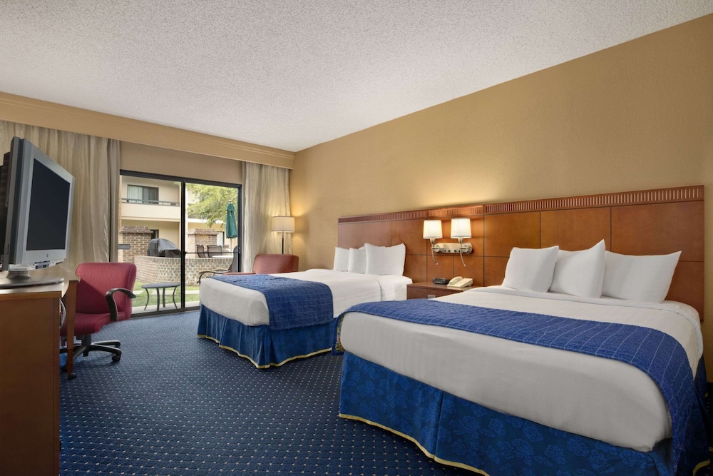 Baymont by Wyndham Columbia Northwest - photo 8