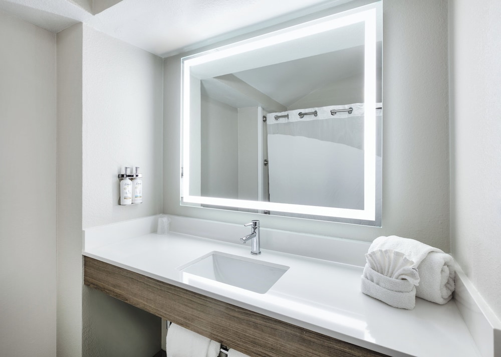 Holiday Inn Express & Suites Dallas Park Central Northeast by IHG - photo 18