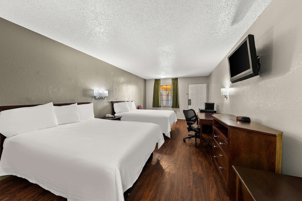 Americas Best Value Inn Bonham - photo 5