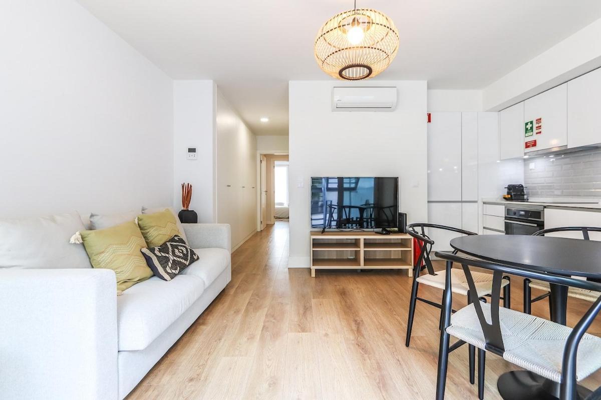 Principe Real Stylish Modern Apt with AC — 4-Star Luxury Hotel in Lisbon, Portugal