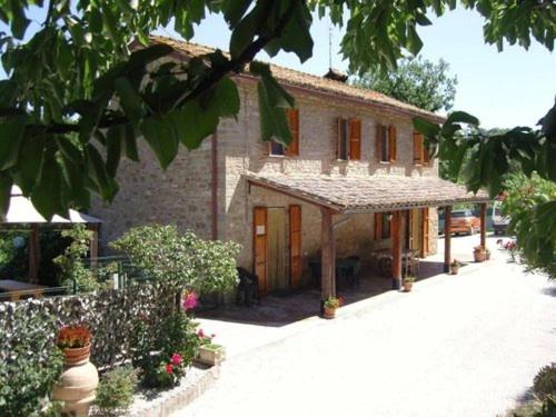 Agriturismo Collemaggio Di Moscatelli Mariassunta — 4-Star Luxury Hotel in Valfabbrica, Italy