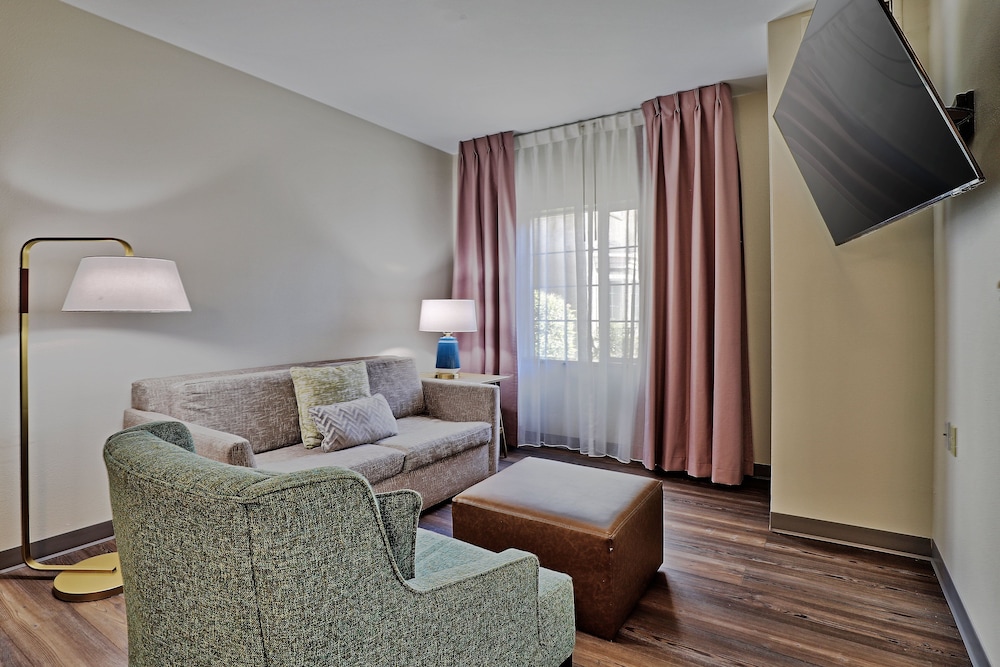 Staybridge Suites Albuquerque Airport by IHG - photo 26