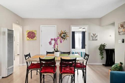 Spacious Centrally Located NEW 2 Bedroom Property — 4-Star Luxury Hotel in Inglewood, United States