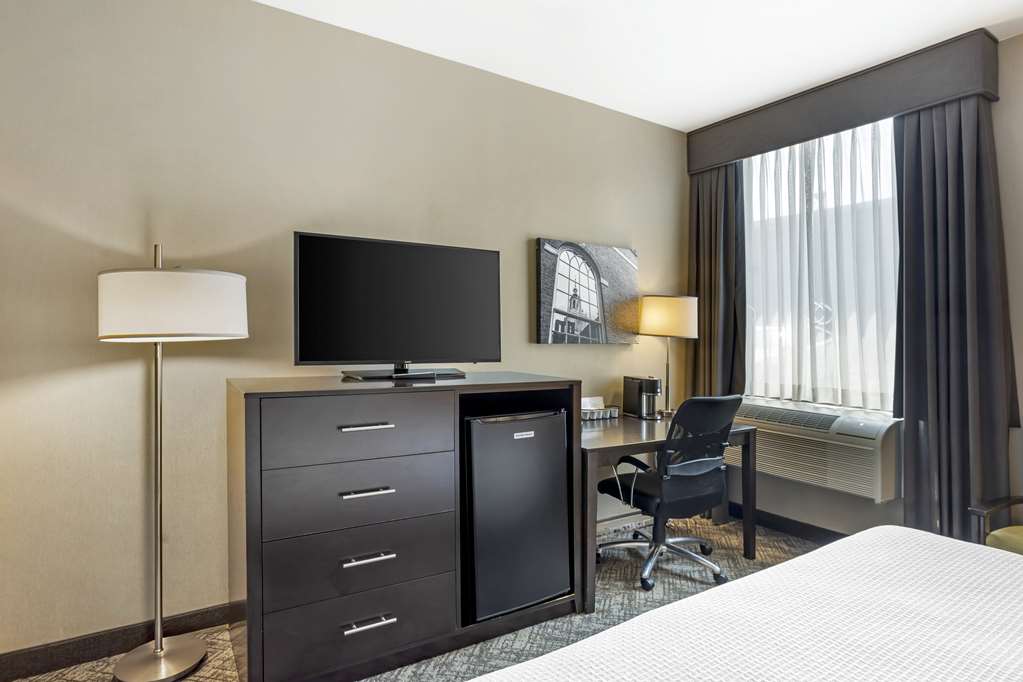 Best Western Plus Philadelphia Pennsauken Hotel - photo 13