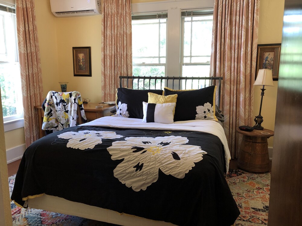 Avenue O Bed & Breakfast - photo 9