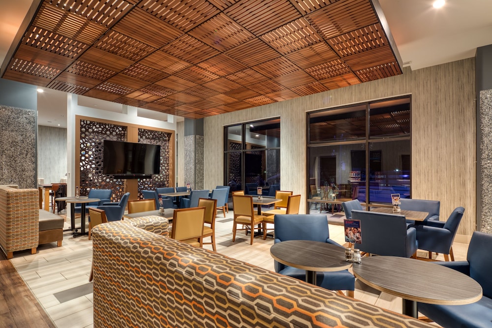 Holiday Inn Express & Suites Charlotte South End by IHG - photo 92