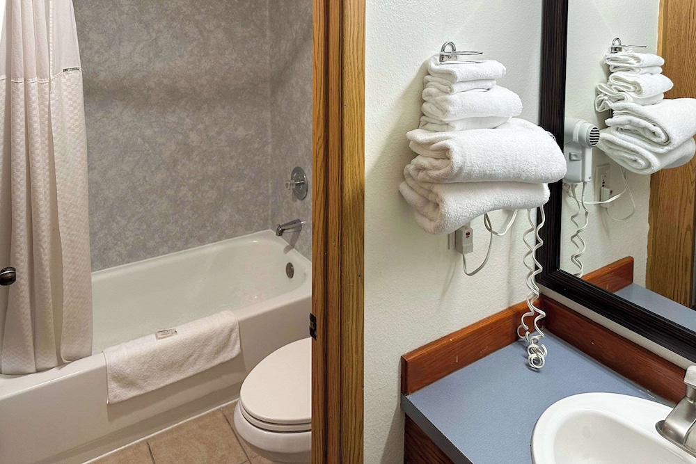 Econo Lodge Edmonds North Seattle - photo 31