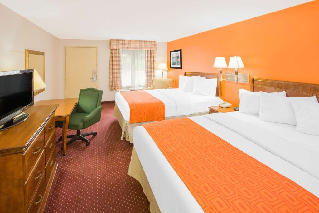 Howard Johnson by Wyndham Dothan - photo 10