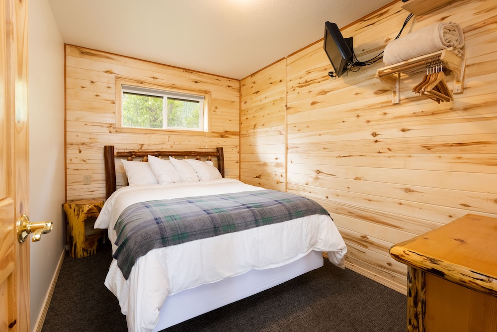 Beargrass Lodging and RV Resort - photo 19