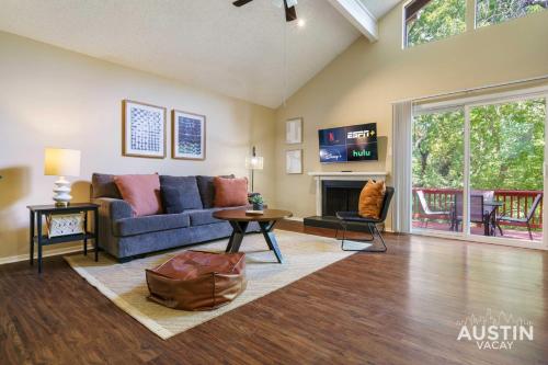Spacious ATX Apt with Private Deck and All Essentials — 4-Star Luxury Hotel in Austin, United States