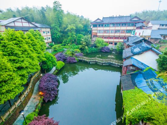Feicui Holiday Village - last minute hotel in Changning