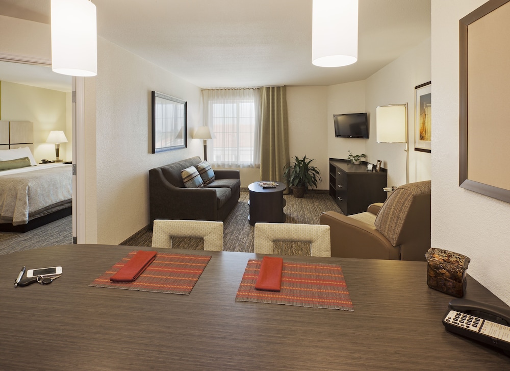 Candlewood Suites Lenexa Overland Park Area - photo 10