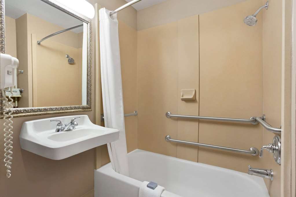 Wingate by Wyndham Bentonville AR - photo 18