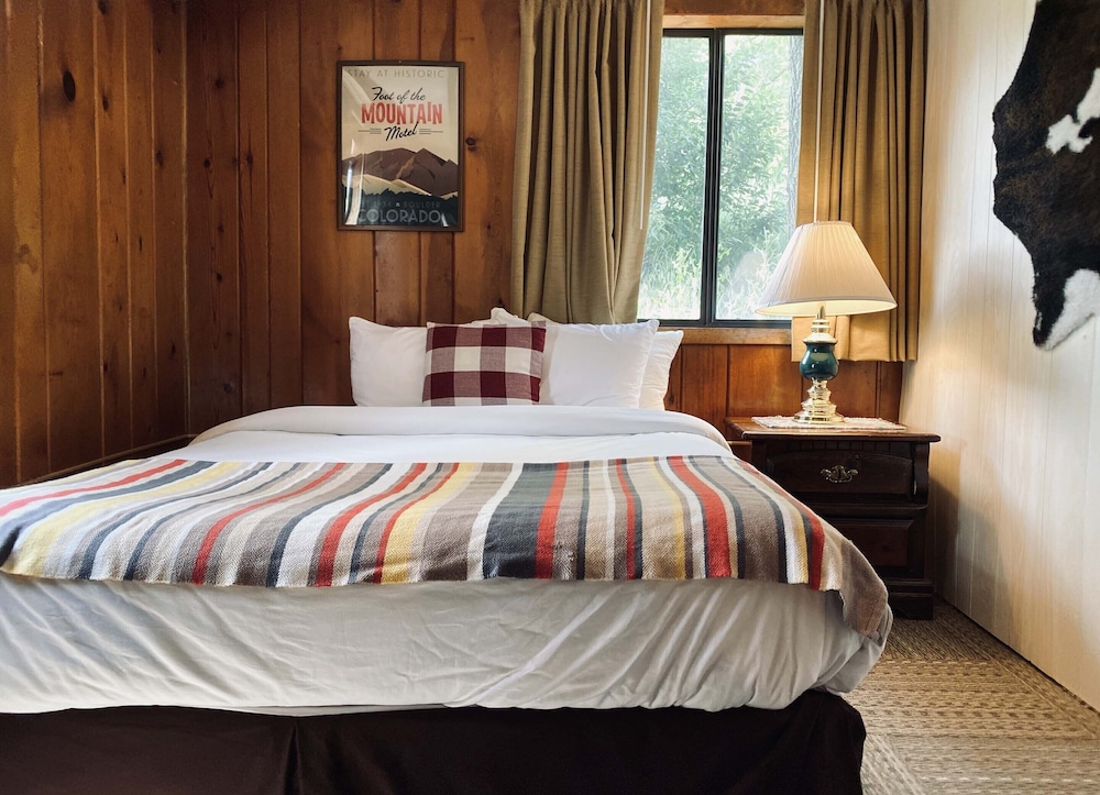 Foot of the Mountain Motel - photo 11