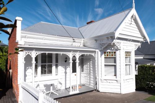 Charming Villa nestled away in the city centre — 4-Star Luxury Hotel in Auckland, New Zealand