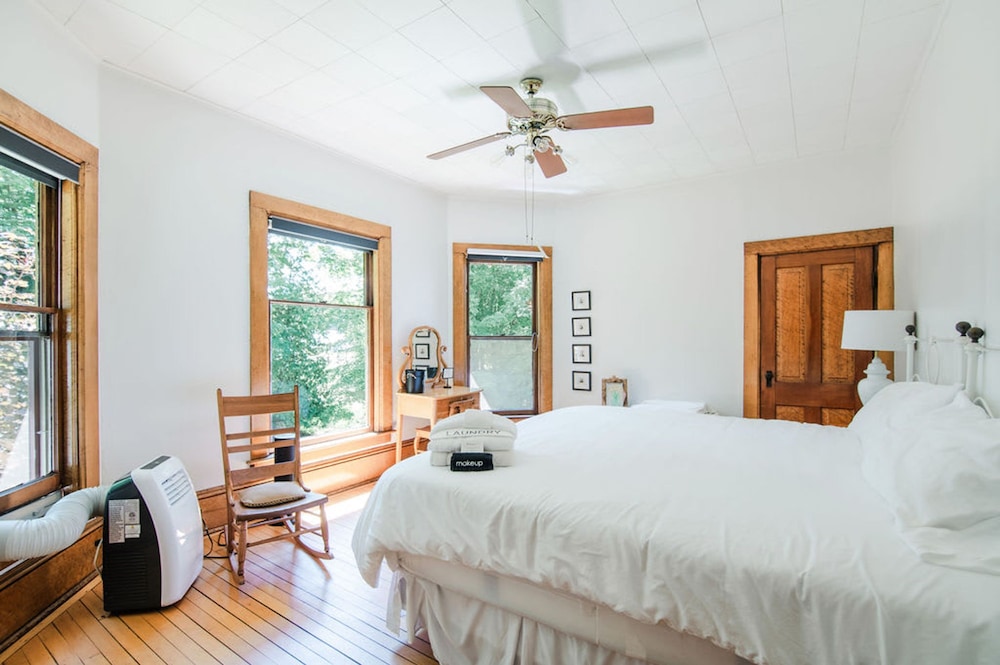 Amelia Room BW Boutique Hotel in Traverse City, United States