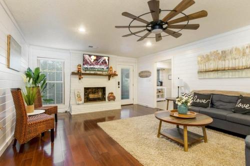 Gorgeous Alabama Home 4 Miles to Stadium Sleeps 8 — 4-Star Luxury Hotel in Tuscaloosa, United States