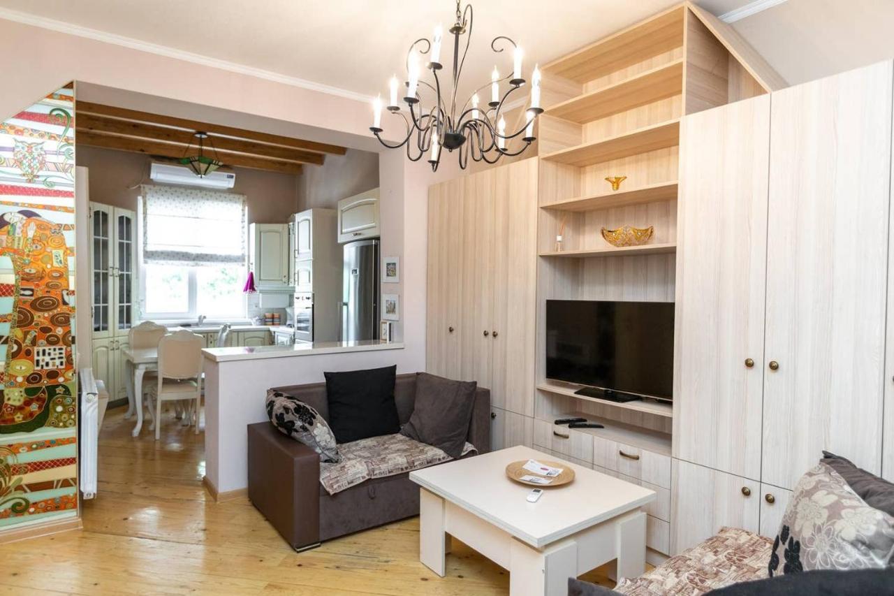 Wehost Duplex Near Rustaveli Avenue — 4-Star Luxury Hotel in Tbilisi, Georgia