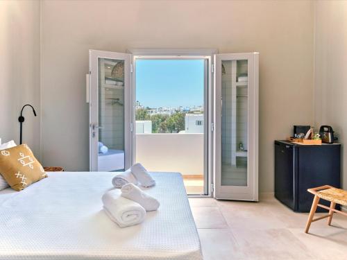 Theros Suites in Naousa, Greece