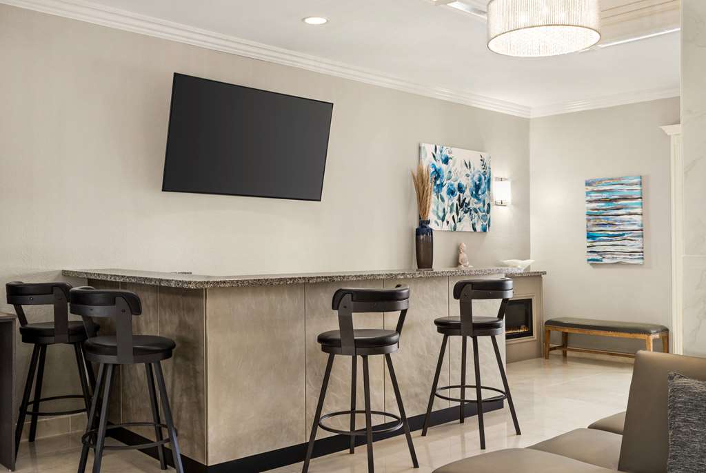 La Quinta Inn & Suites by Wyndham Brownsville North - photo 12