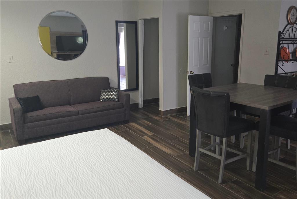 Days Inn & Suites by Wyndham Tampa Raymond James Stadium - photo 42