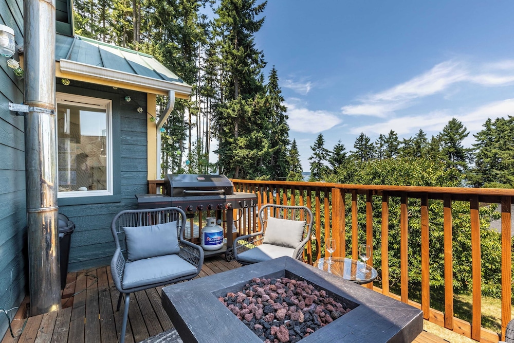 Seaside Getaway by Avantstay Deck w Views — hotel in Langley