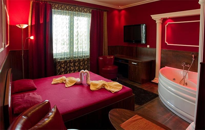 Luxusni Pokoj S Virivou Vanou - carbon neutral hotel in Unknown City