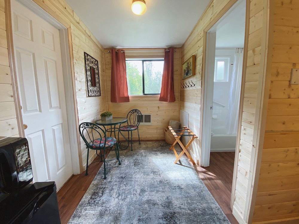 Emerald Valley Inn - photo 16