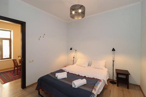 Vintage 2BR Apartment Managed By Wehost