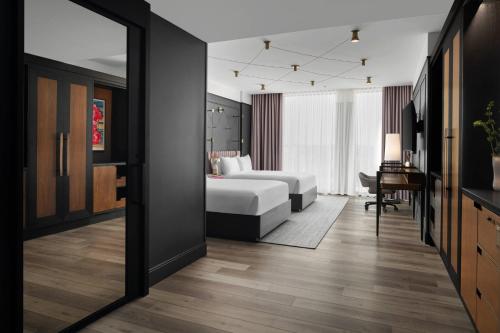 Renaissance Milwaukee West Hotel - photo 4