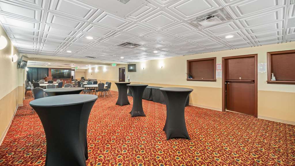 Clarion Hotel & Suites Fairbanks near Ft. Wainwright - photo 52