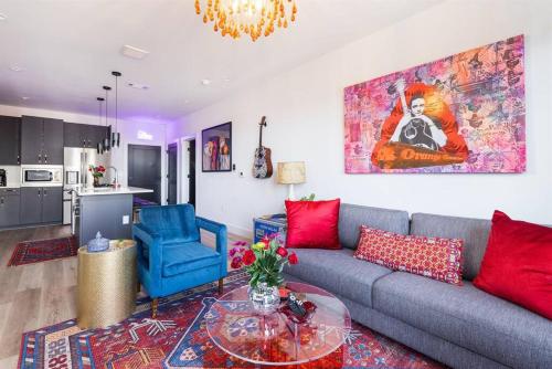 Downtown Midtown Vanderbilt Honky Tonk Party Pad 1 Parking Gym Pool — 4-Star Luxury Hotel in Nashville, United States