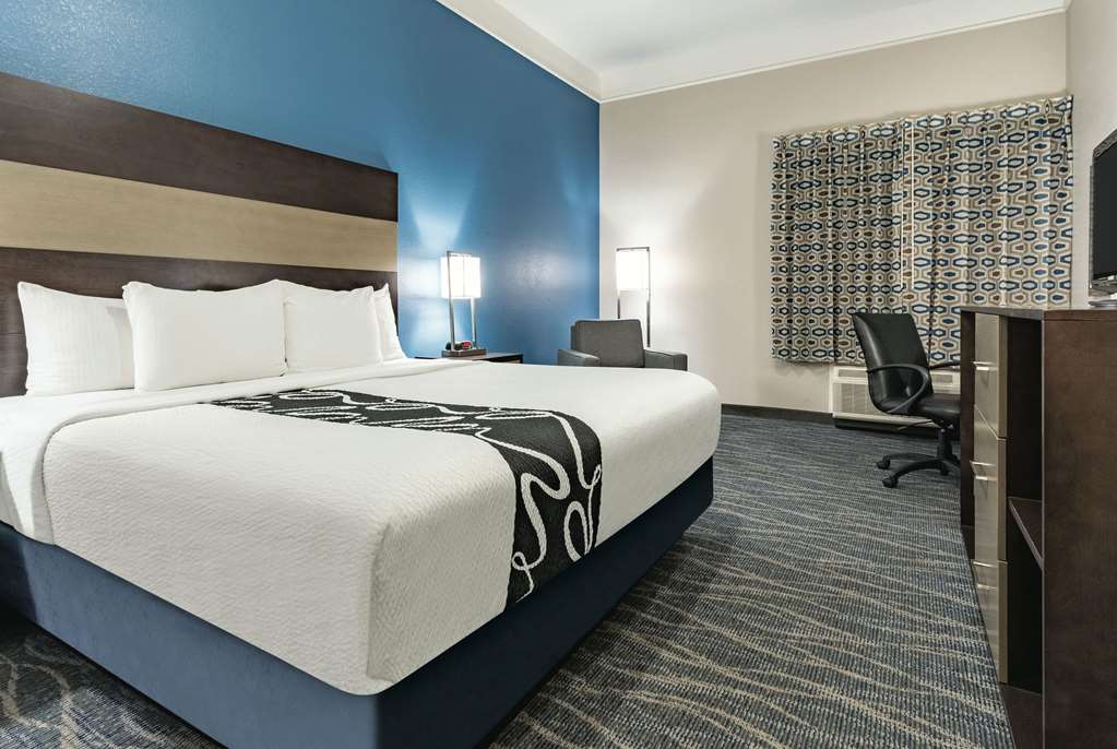 La Quinta Inn & Suites by Wyndham Phoenix I 10 West - featured photo