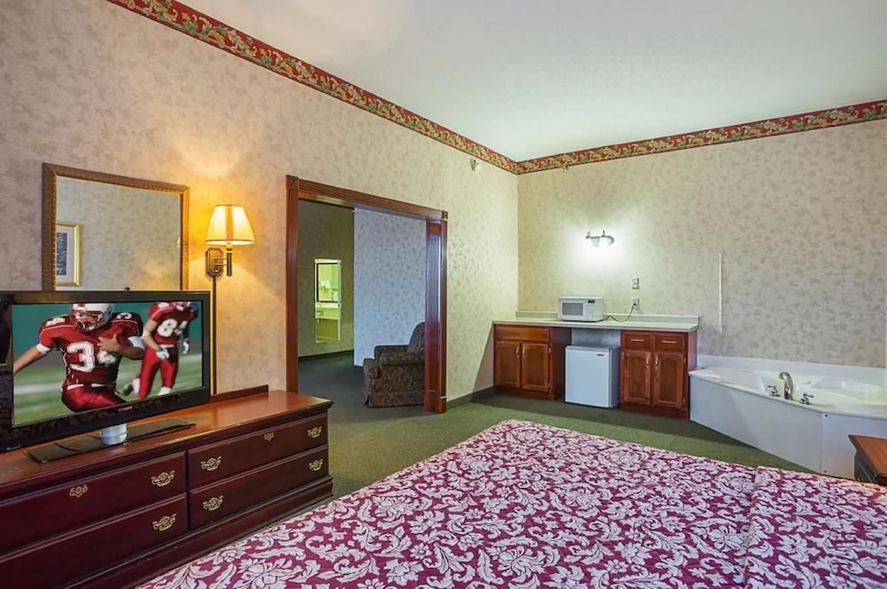 Red Roof Inn Whitley City - photo 11