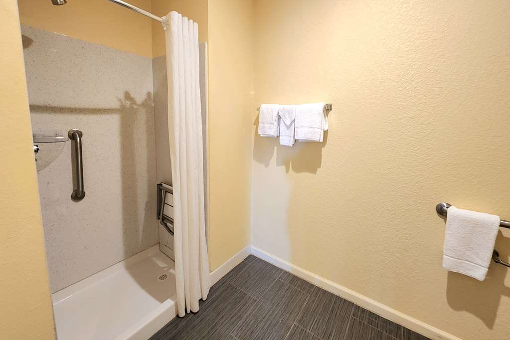 Days Inn by Wyndham Freeport - photo 17