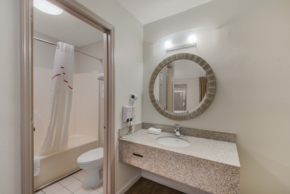 Red Roof Inn Crossville - photo 22