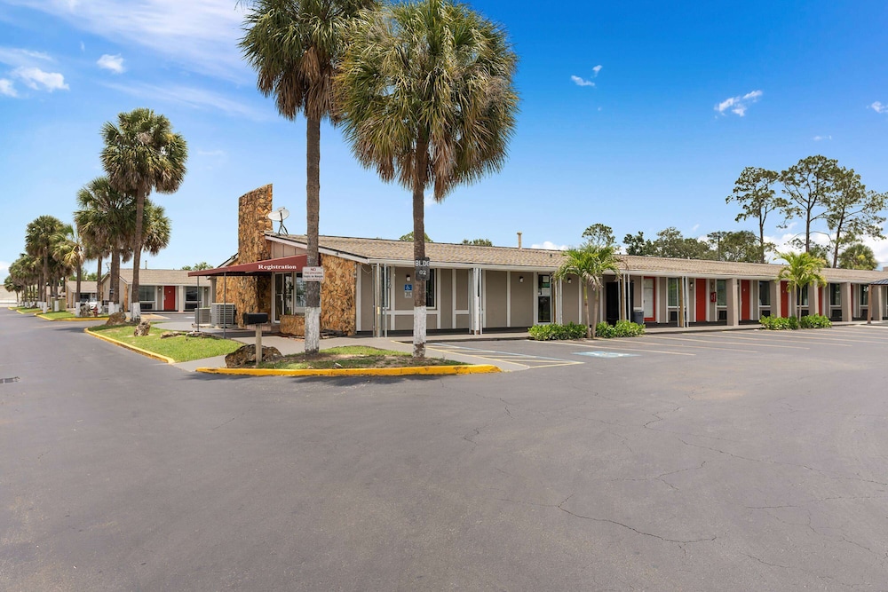 Super 8 by Wyndham Kissimmee Orlando - photo 52