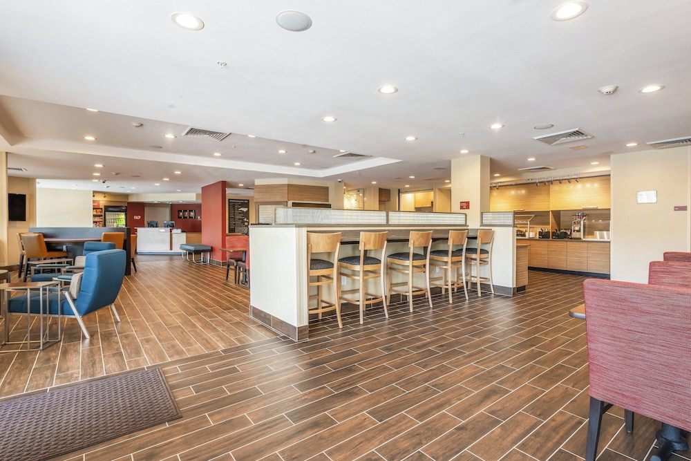 TownePlace Suites by Marriott Greensboro Coliseum Area - photo 2