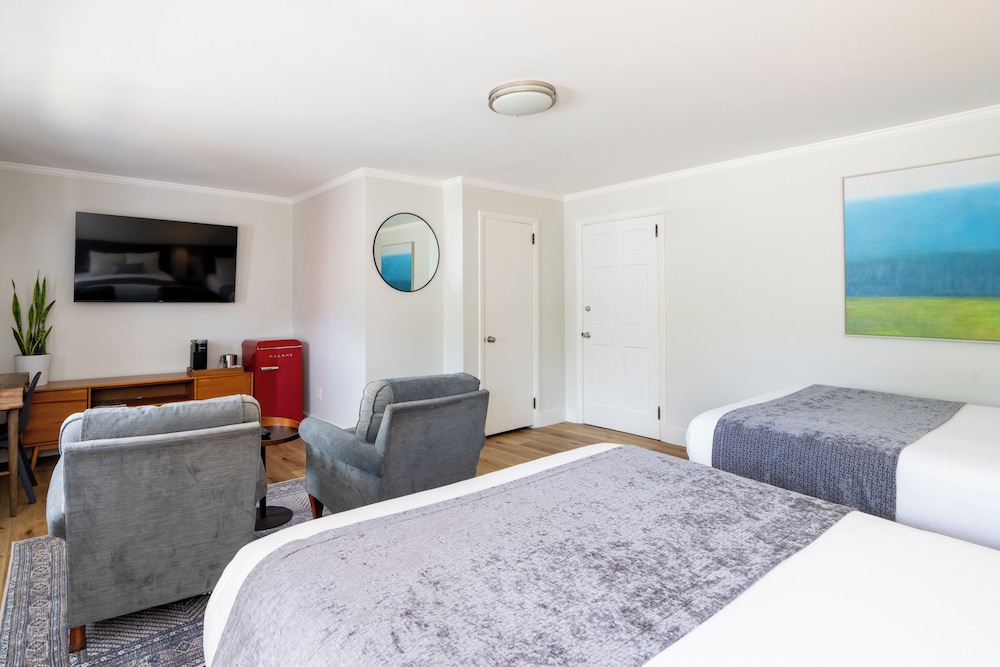 Iron Masters Inn on Main - photo 12