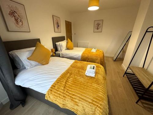Spacious 3 Bed House with Parking and Garden