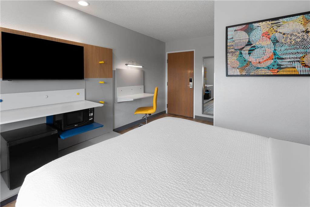 Microtel Inn & Suites by Wyndham Sioux Falls - photo 10