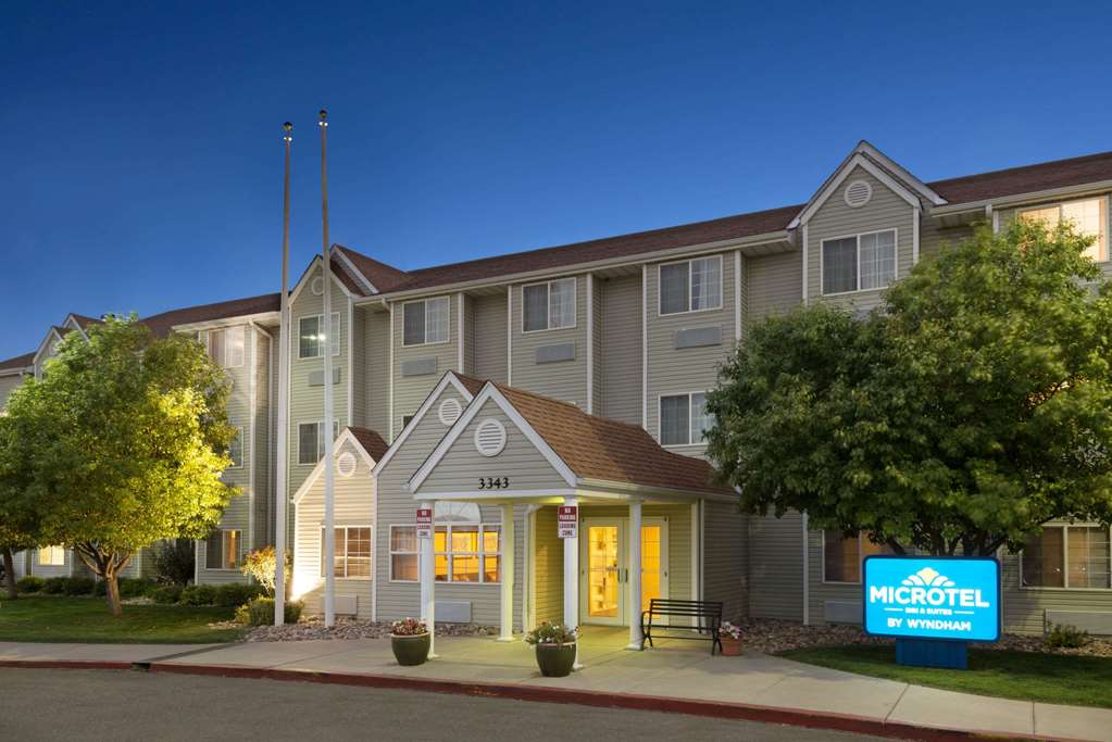 Microtel Inn & Suites by Wyndham Pueblo - photo 3
