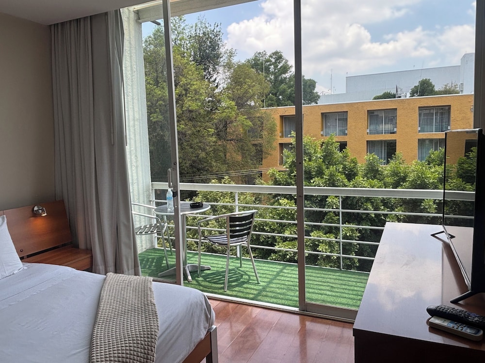 Lombardo Suites