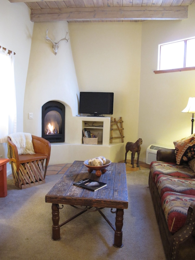The Abiquiu Inn - photo 9