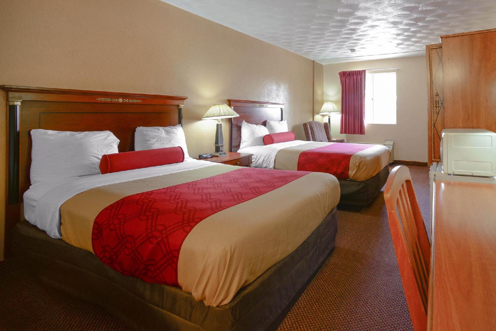 Econo Lodge Inn & Suites - photo 4