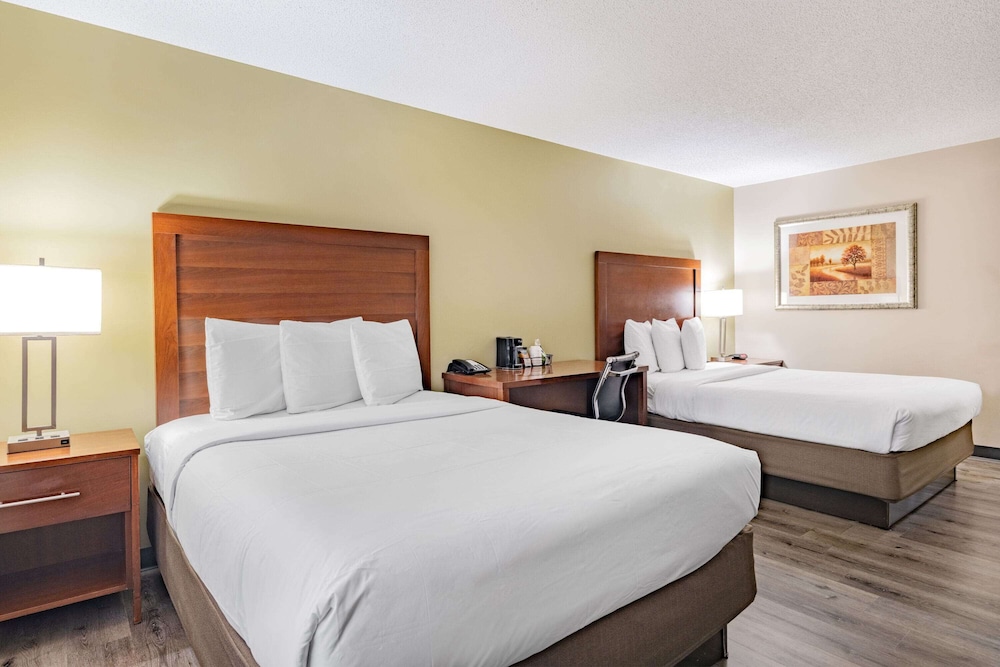 Baymont by Wyndham Gurnee - photo 13